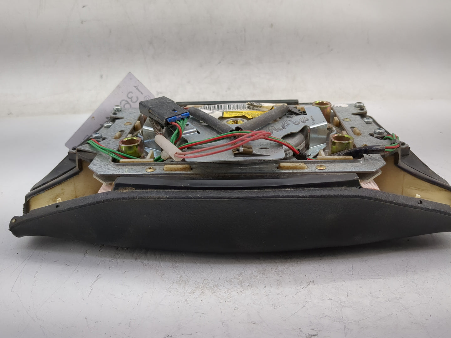 2000 Oldsmobile Silhouette Air Bag Driver Left Steering Wheel Mounted Fits OEM Used Auto Parts - Oemusedautoparts1.com