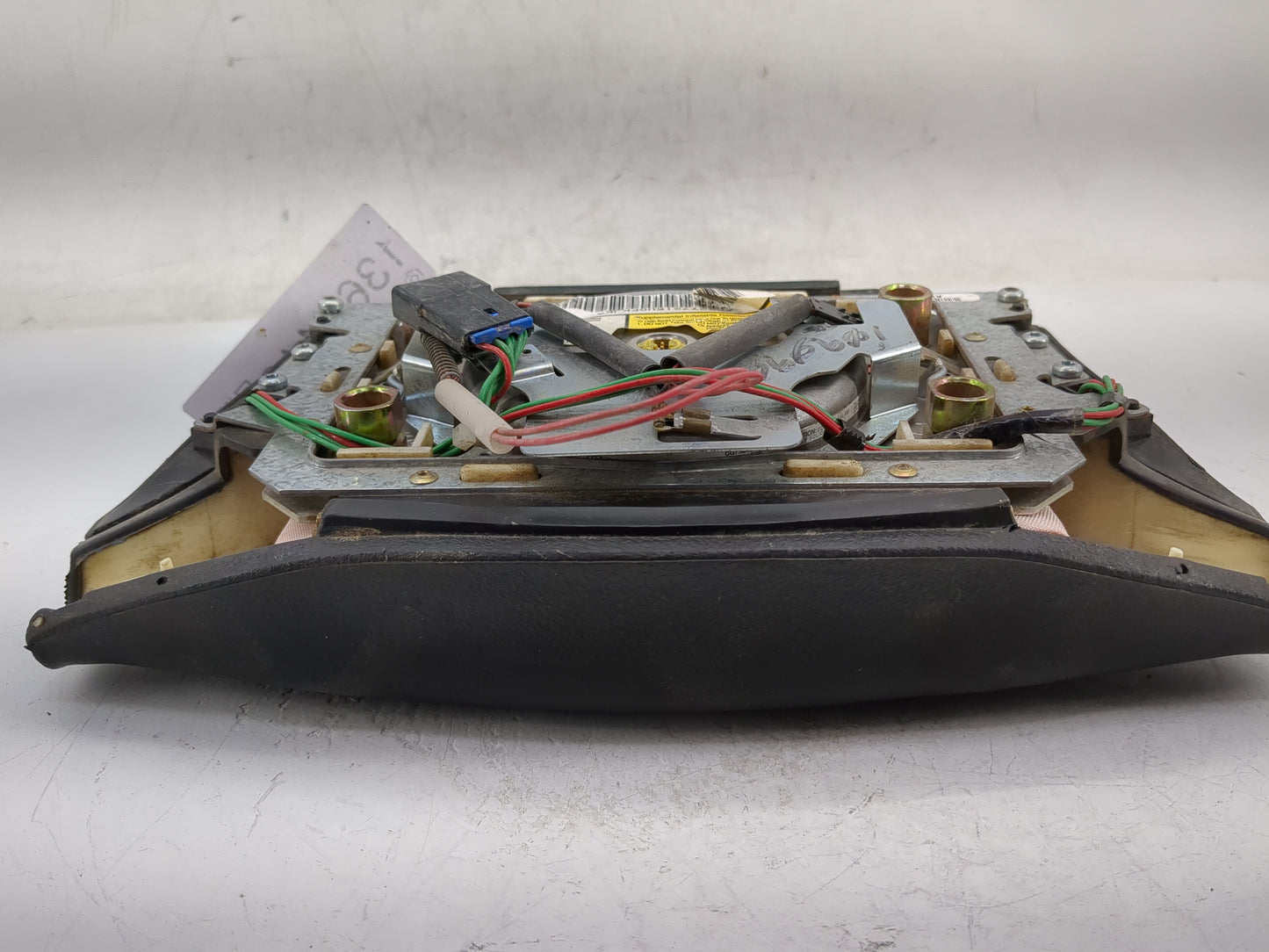 2000 Oldsmobile Silhouette Air Bag Driver Left Steering Wheel Mounted Fits OEM Used Auto Parts - Oemusedautoparts1.com