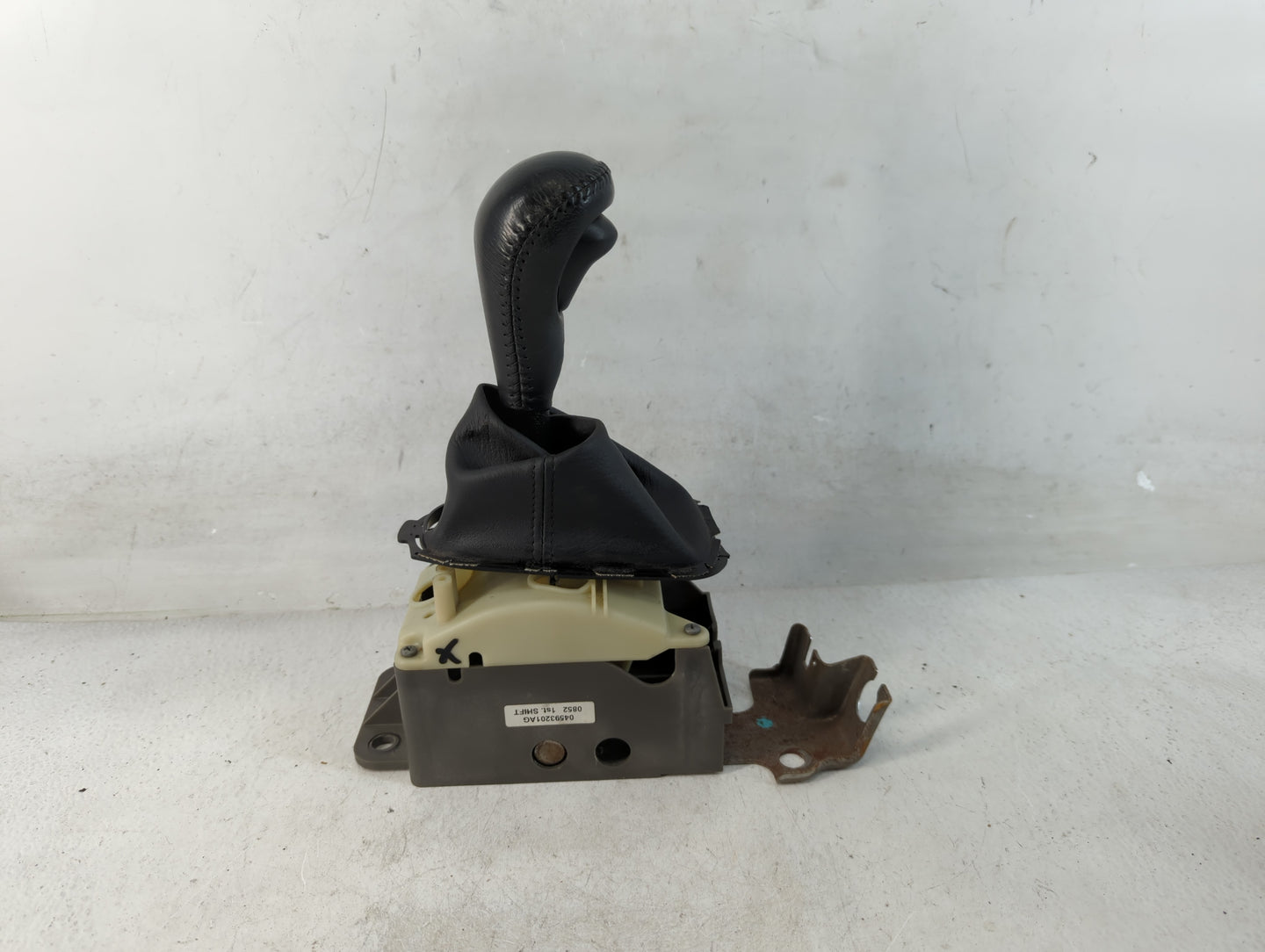 2000 Plymouth Concord Floor Console Assembly Shifter - Oemusedautoparts1.com
