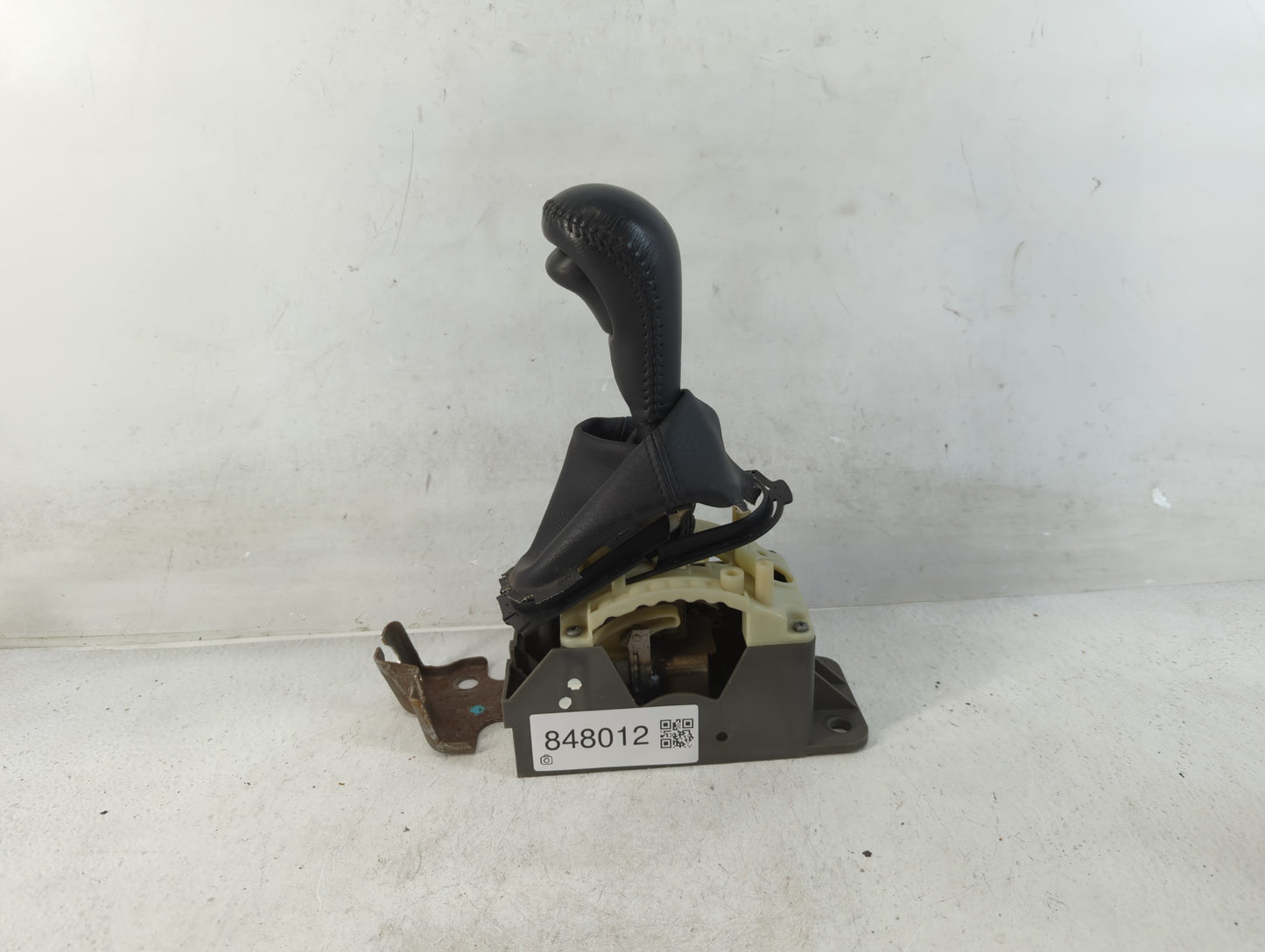 2000 Plymouth Concord Floor Console Assembly Shifter - Oemusedautoparts1.com