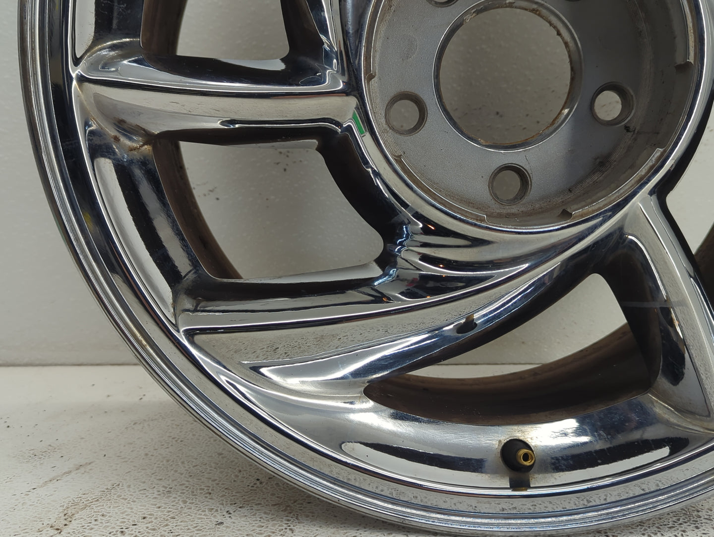 2000-2001 Pontiac Bonneville Oem Wheel Rim - Oemusedautoparts1.com