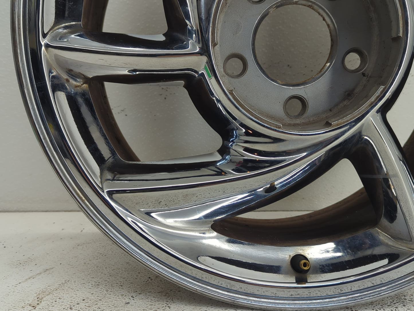 2000-2001 Pontiac Bonneville Oem Wheel Rim - Oemusedautoparts1.com