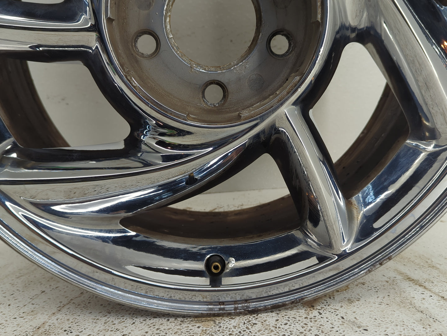 2000-2001 Pontiac Bonneville Oem Wheel Rim - Oemusedautoparts1.com