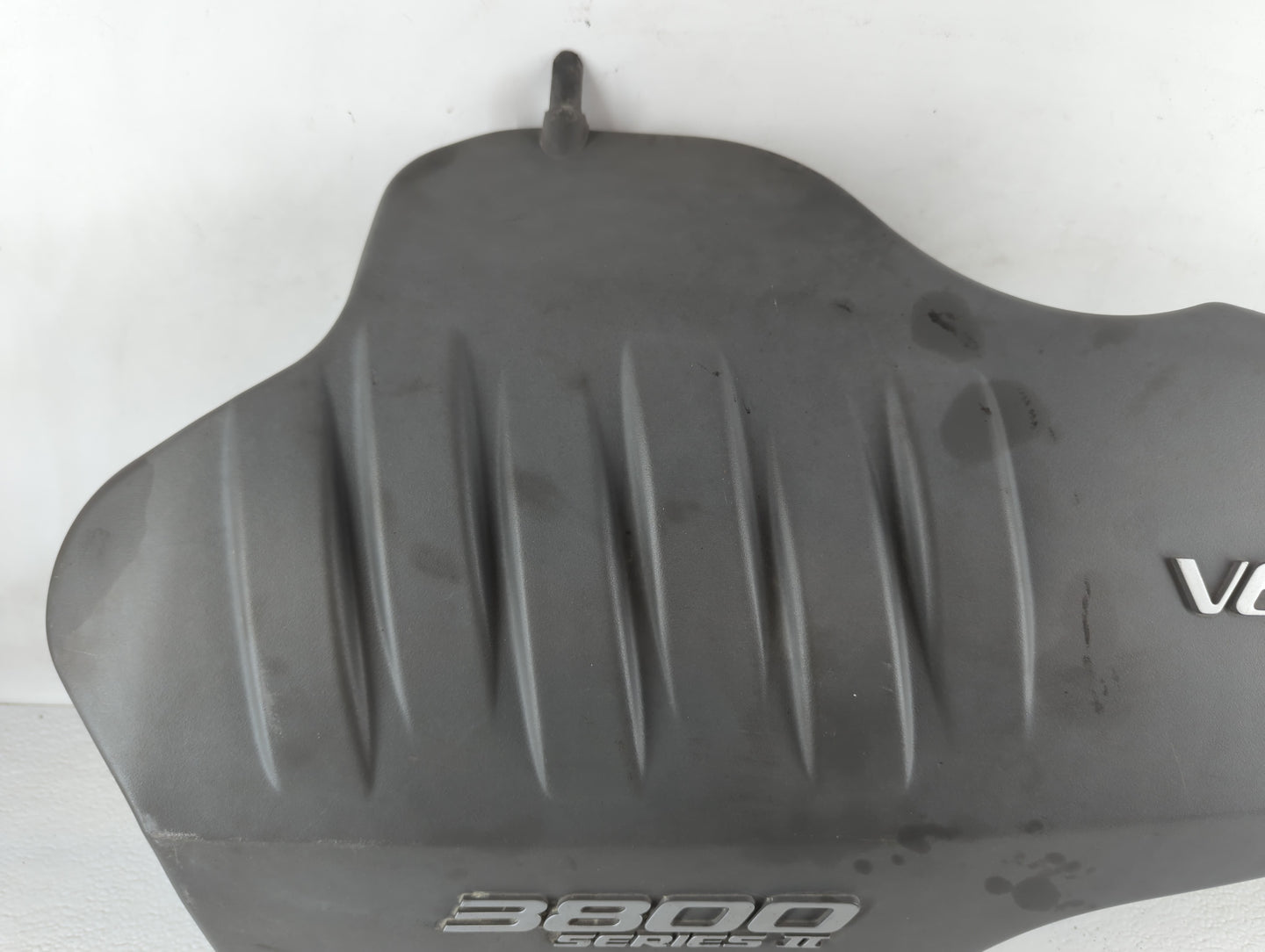 2000 Pontiac Bonneville Engine Cover - Oemusedautoparts1.com