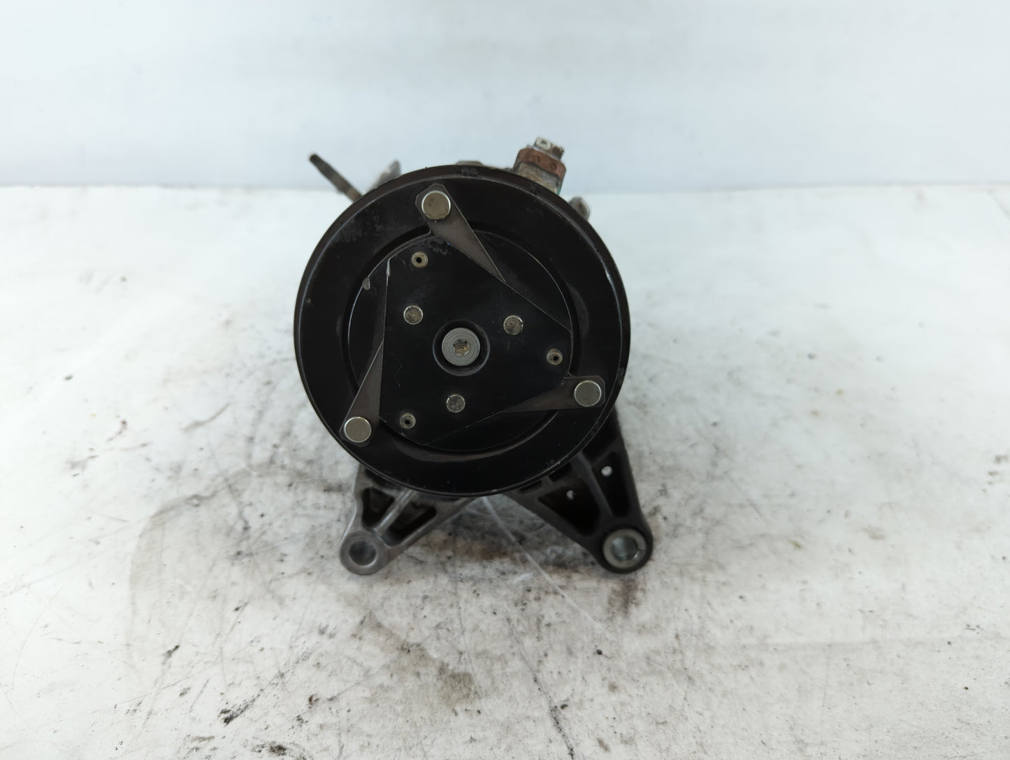 2000 Pontiac G6 Air Conditioning A/c Ac Compressor Oem - Oemusedautoparts1.com