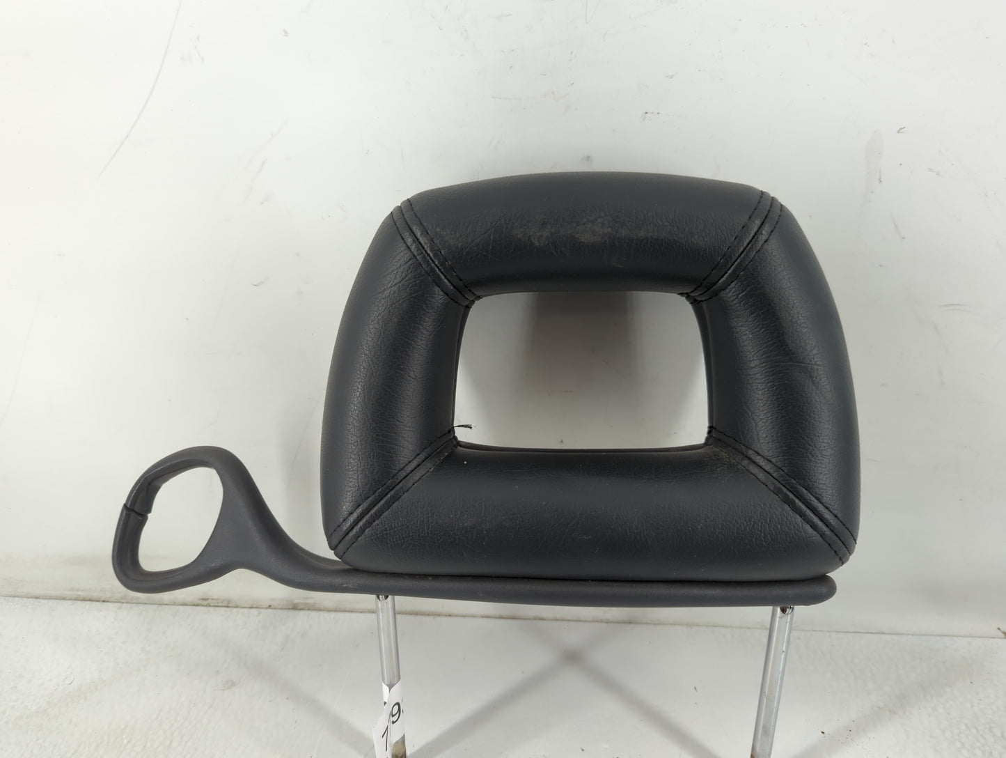 2000-2002 Pontiac Grand Prix Headrest Head Rest Front Driver Passenger Seat Fits Fits 2000 2001 2002 OEM Used Auto Parts - O