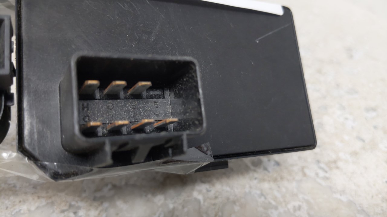 2000 Pontiac Montana Master Power Window Switch Replacement Driver Side Left P/N:10615842 Fits OEM Used Auto Parts - Oemused