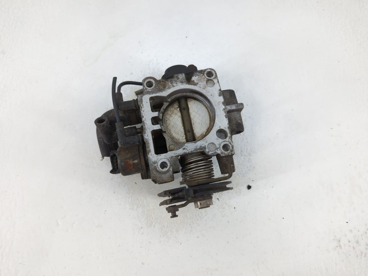 2000-2002 Pontiac Sunfire Throttle Body P/N:66870 Fits Fits 2000 2001 2002 OEM Used Auto Parts - Oemusedautoparts1.com