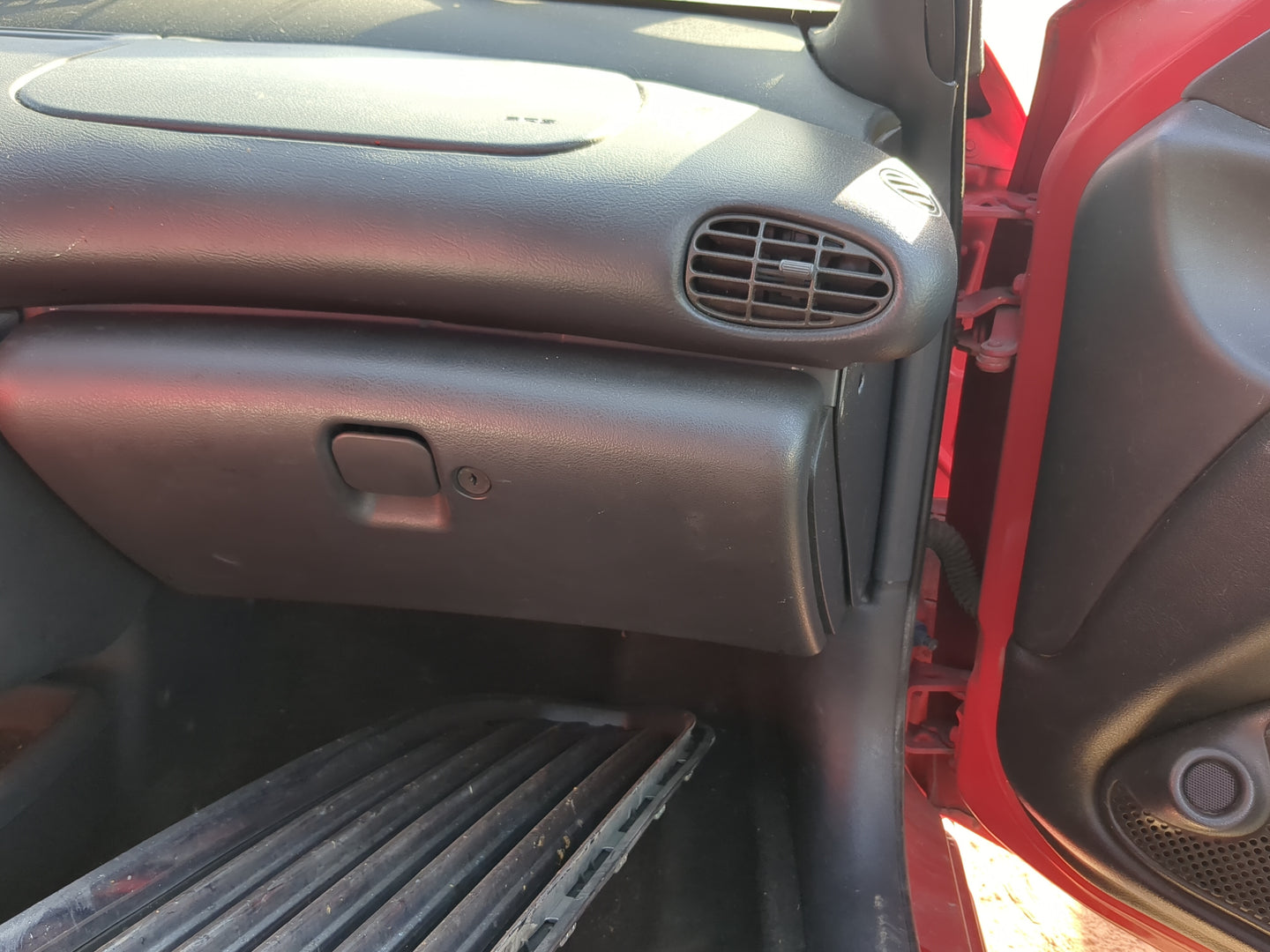 2000 Pontiac Sunfire Passenger Glove Box Door Storage Compartment - Oemusedautoparts1.com