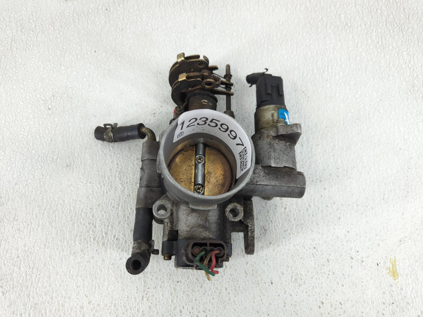 2000-2002 Subaru Forester Throttle Body P/N:A33-661 R02 Fits Fits 2000 2001 2002 OEM Used Auto Parts - Oemusedautoparts1.com