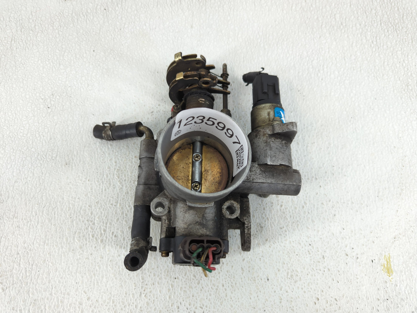 2000-2002 Subaru Forester Throttle Body P/N:A33-661 R02 Fits Fits 2000 2001 2002 OEM Used Auto Parts - Oemusedautoparts1.com