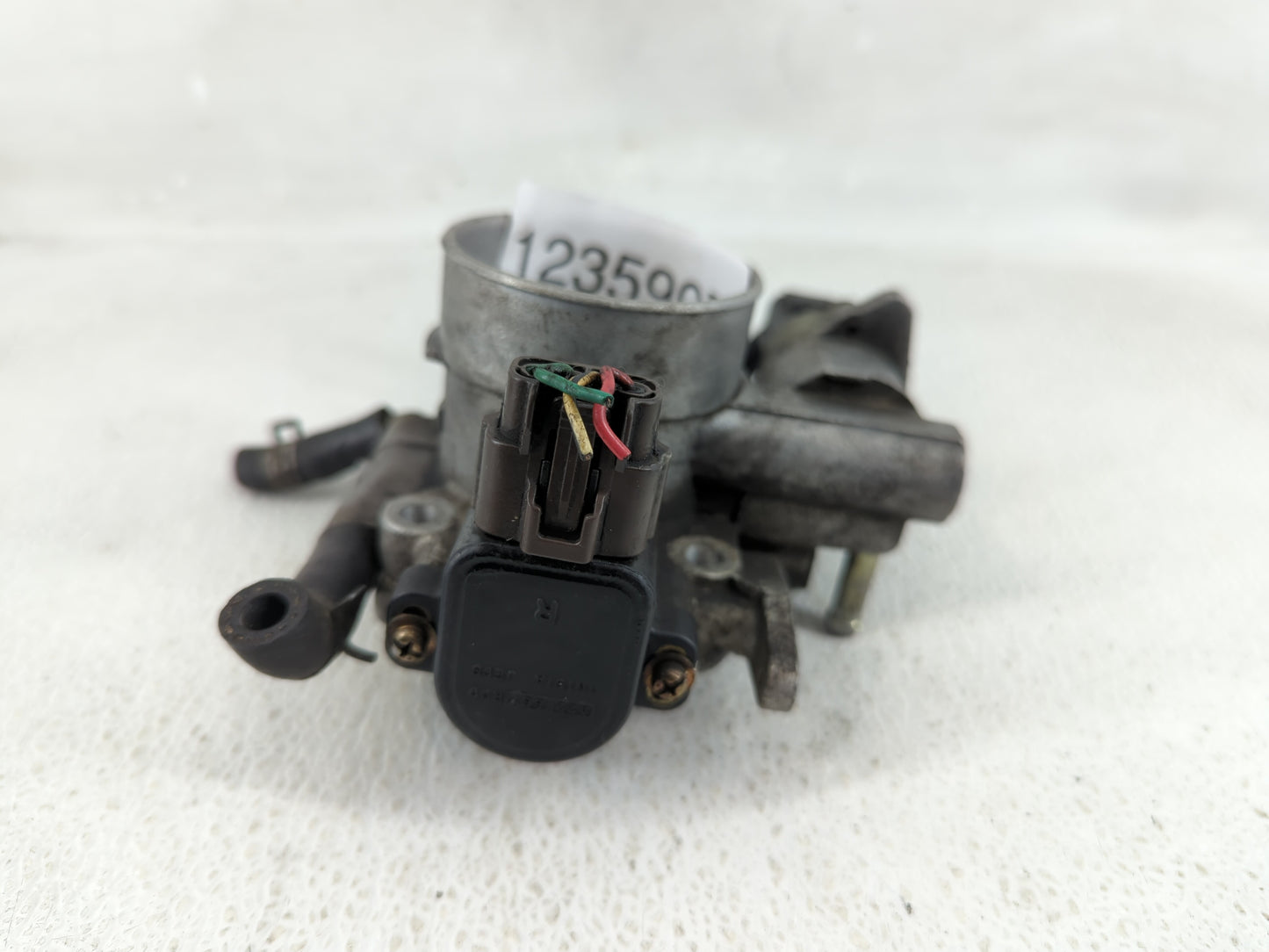 2000-2002 Subaru Forester Throttle Body P/N:A33-661 R02 Fits Fits 2000 2001 2002 OEM Used Auto Parts - Oemusedautoparts1.com