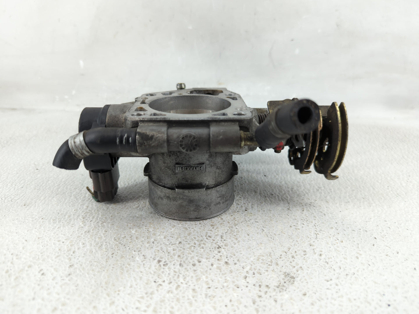 2000-2002 Subaru Forester Throttle Body P/N:A33-661 R02 Fits Fits 2000 2001 2002 OEM Used Auto Parts - Oemusedautoparts1.com