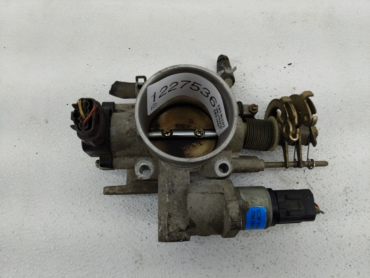 2000-2001 Subaru Legacy Throttle Body P/N:A33-661 R02 A33-661 Fits Fits 2000 2001 OEM Used Auto Parts - Oemusedautoparts1.co