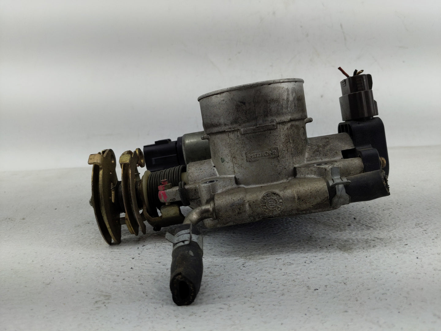 2000-2001 Subaru Legacy Throttle Body P/N:A33-661 R02 A33-661 Fits Fits 2000 2001 OEM Used Auto Parts - Oemusedautoparts1.co