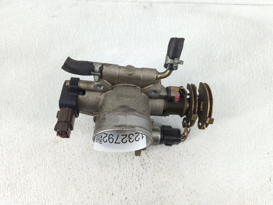 2000-2001 Subaru Legacy Throttle Body P/N:A33-661 R02 A33-661 Fits Fits 2000 2001 OEM Used Auto Parts