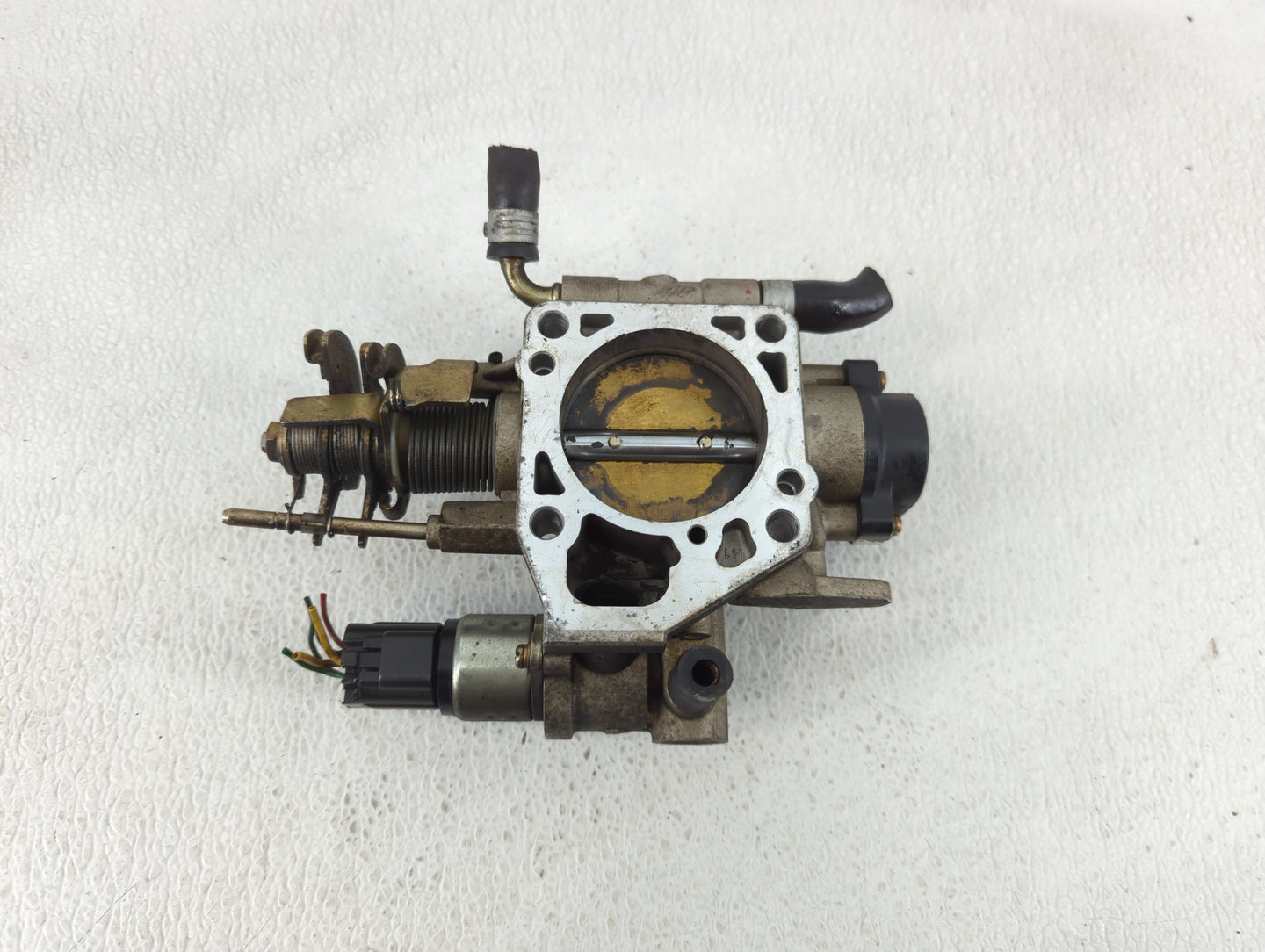 2000-2001 Subaru Legacy Throttle Body P/N:A33-661 R02 A33-661 Fits Fits 2000 2001 OEM Used Auto Parts - Oemusedautoparts1.co