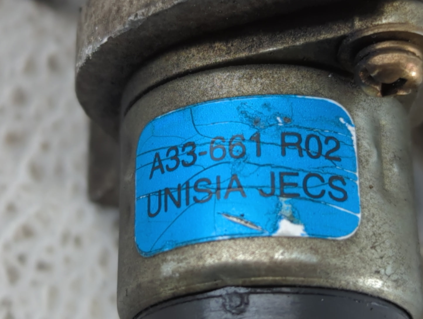 2000-2001 Subaru Legacy Throttle Body P/N:A33-661 R02 A33-661 Fits Fits 2000 2001 OEM Used Auto Parts - Oemusedautoparts1.co