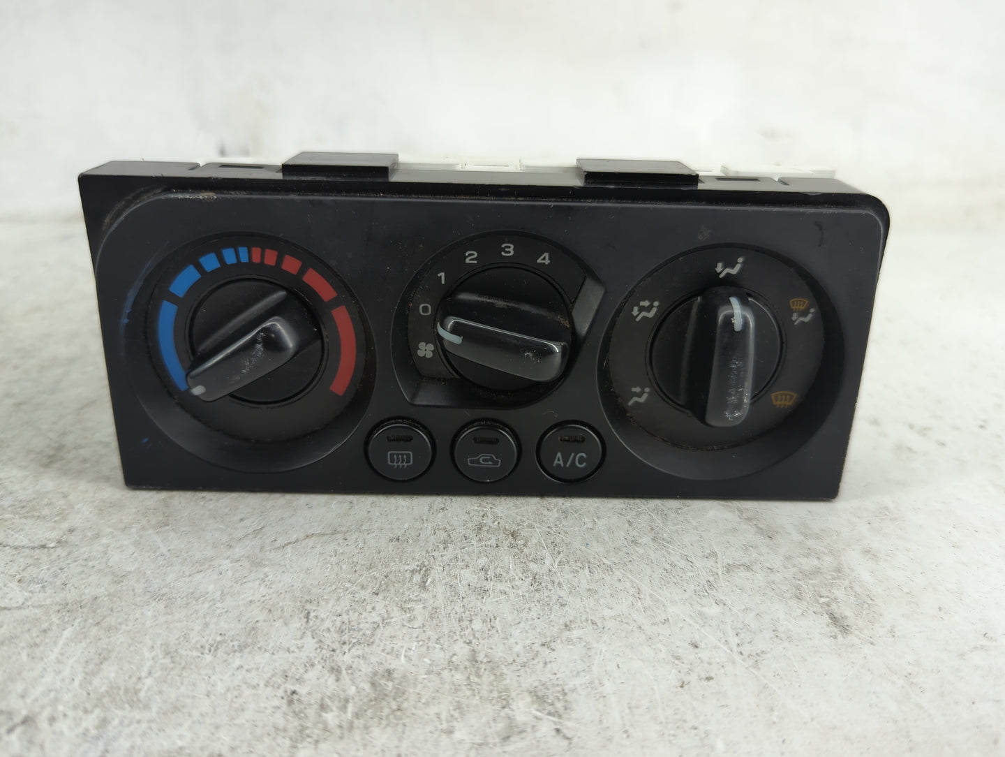 2000-2004 Subaru Legacy Climate Control Module Temperature AC/Heater Replacement P/N:72311AE05A Fits Fits 2000 2001 2002 200