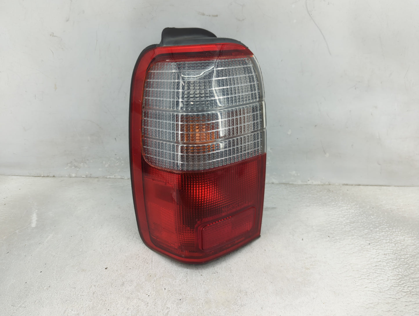 1996-2000 Toyota 4runner Tail Light Assembly Driver Left OEM P/N:PA6-M30 PP-T20 Fits Fits 1996 1997 1998 1999 2000 OEM Used 