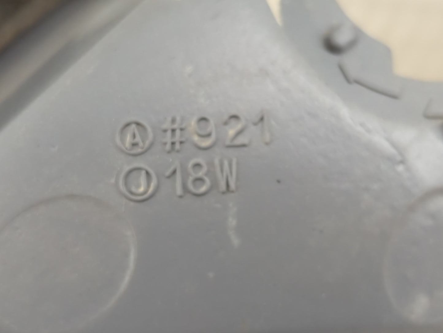 2000-2004 Toyota Avalon Passenger Right Oem Head Light Headlight Lamp - Oemusedautoparts1.com