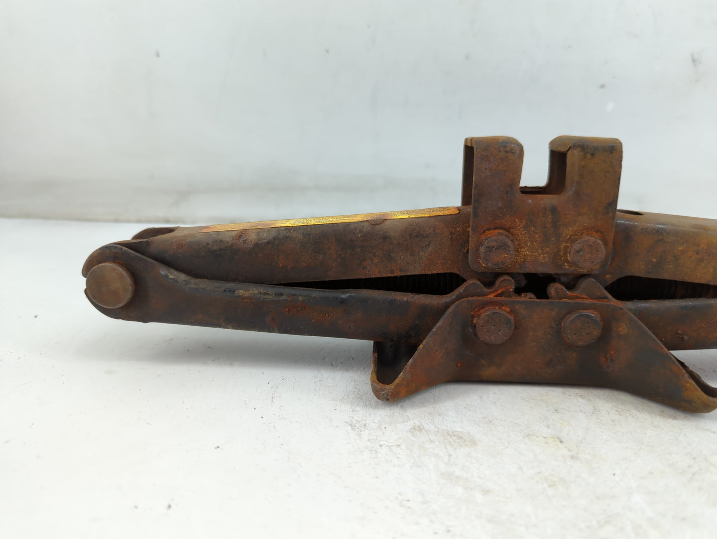 2000 Toyota Avalon Spare Scissor Car Jack - Oemusedautoparts1.com