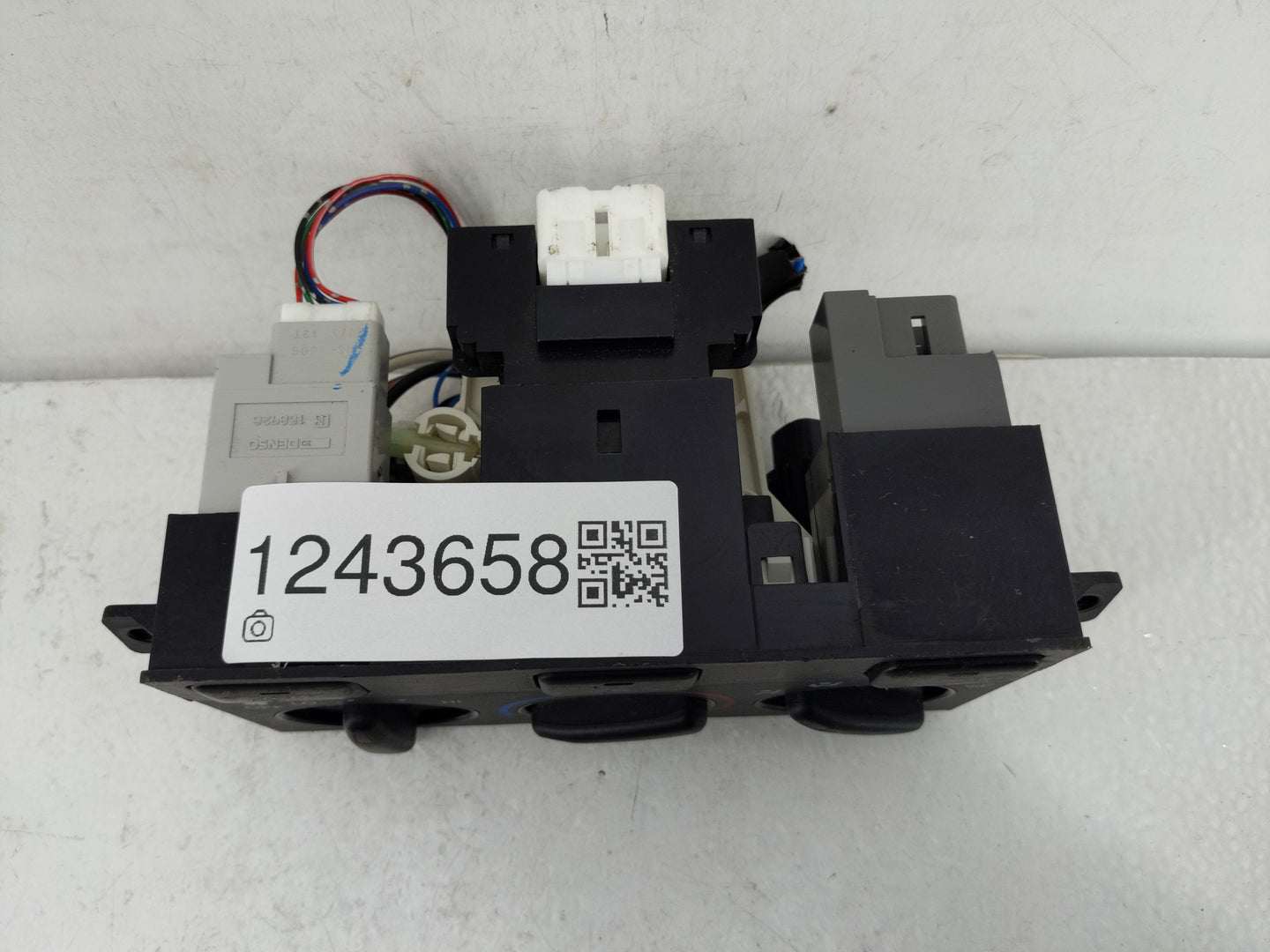 1999-2001 Toyota Camry Climate Control Module Temperature AC/Heater Replacement P/N:040500A Fits Fits 1999 2000 2001 OEM Use