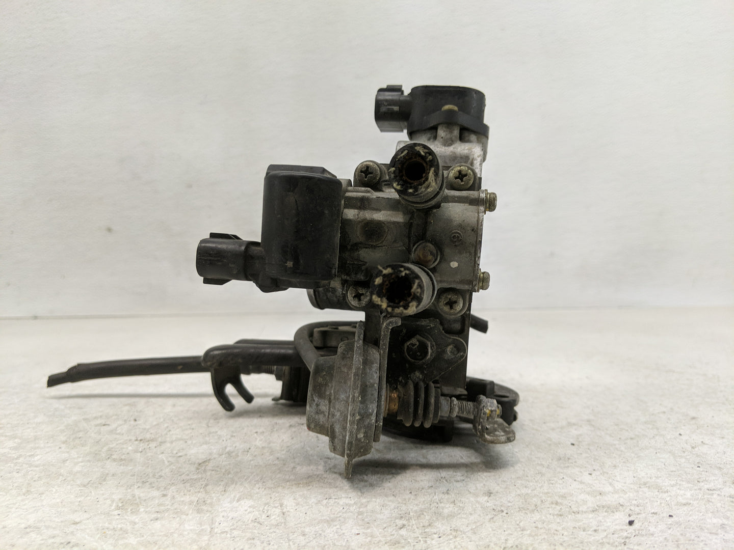 2000 Toyota Camry Throttle Body Fits OEM Used Auto Parts - Oemusedautoparts1.com