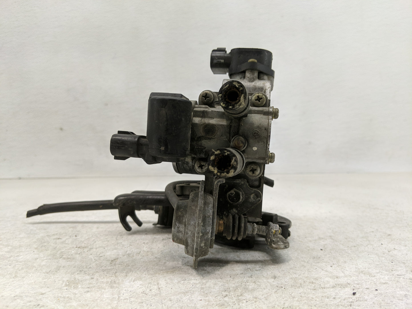 2000 Toyota Camry Throttle Body Fits OEM Used Auto Parts - Oemusedautoparts1.com