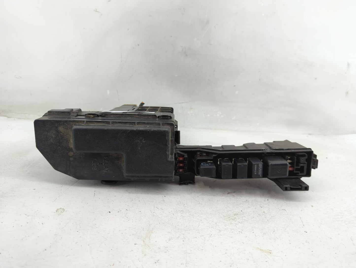 2000-2001 Toyota Camry Fusebox Fuse Box Panel Relay Module Fits Fits 1999 2000 2001 2002 2003 OEM Used Auto Parts - Oemuseda