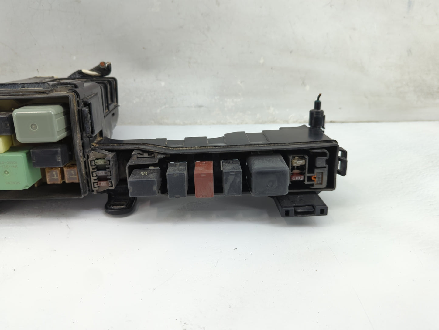 2000-2001 Toyota Camry Fusebox Fuse Box Panel Relay Module Fits Fits 1999 2000 2001 2002 2003 OEM Used Auto Parts - Oemuseda