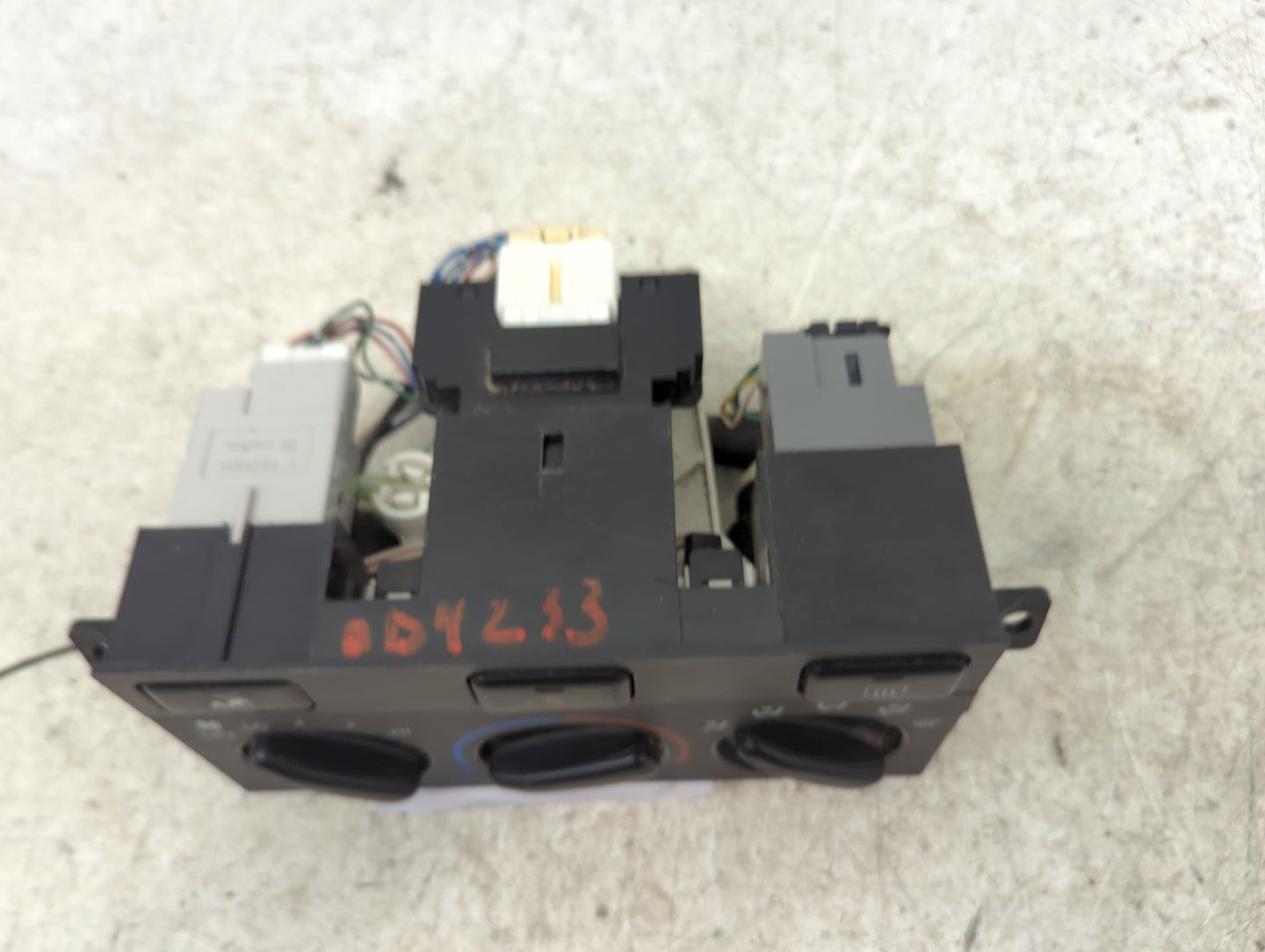 1997-1999 Toyota Camry Climate Control Module Temperature AC/Heater Replacement P/N:158926 Fits OEM Used Auto Parts - Oemuse