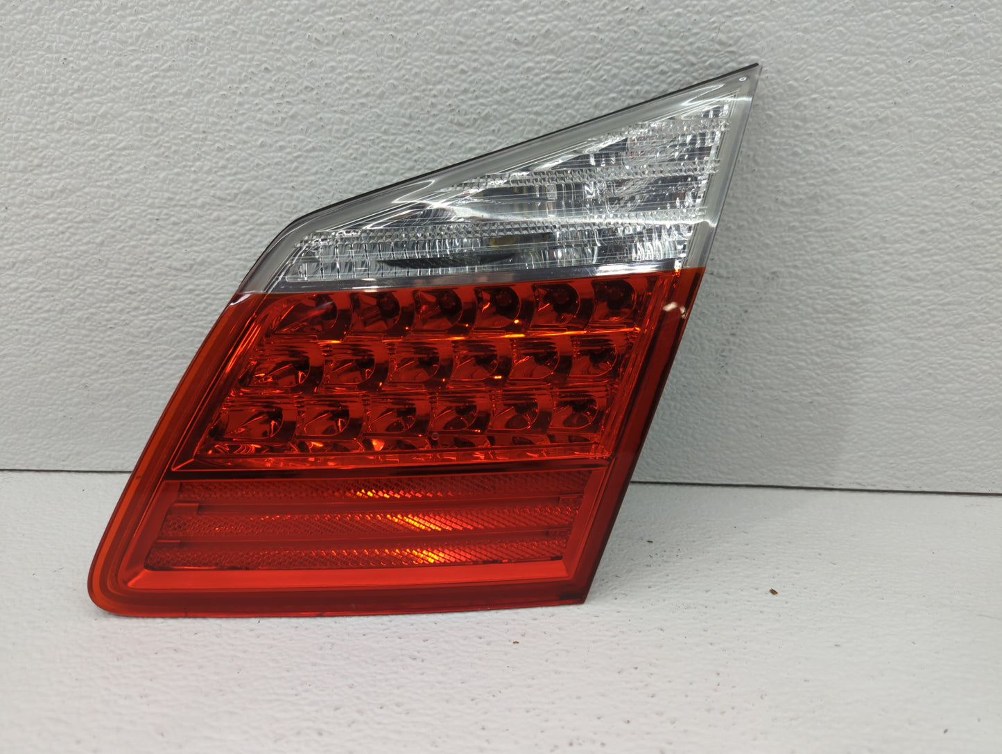 2000-2001 Toyota Camry Tail Light Assembly Driver Left OEM P/N:12215 Fits Fits 2000 2001 OEM Used Auto Parts - Oemusedautopa