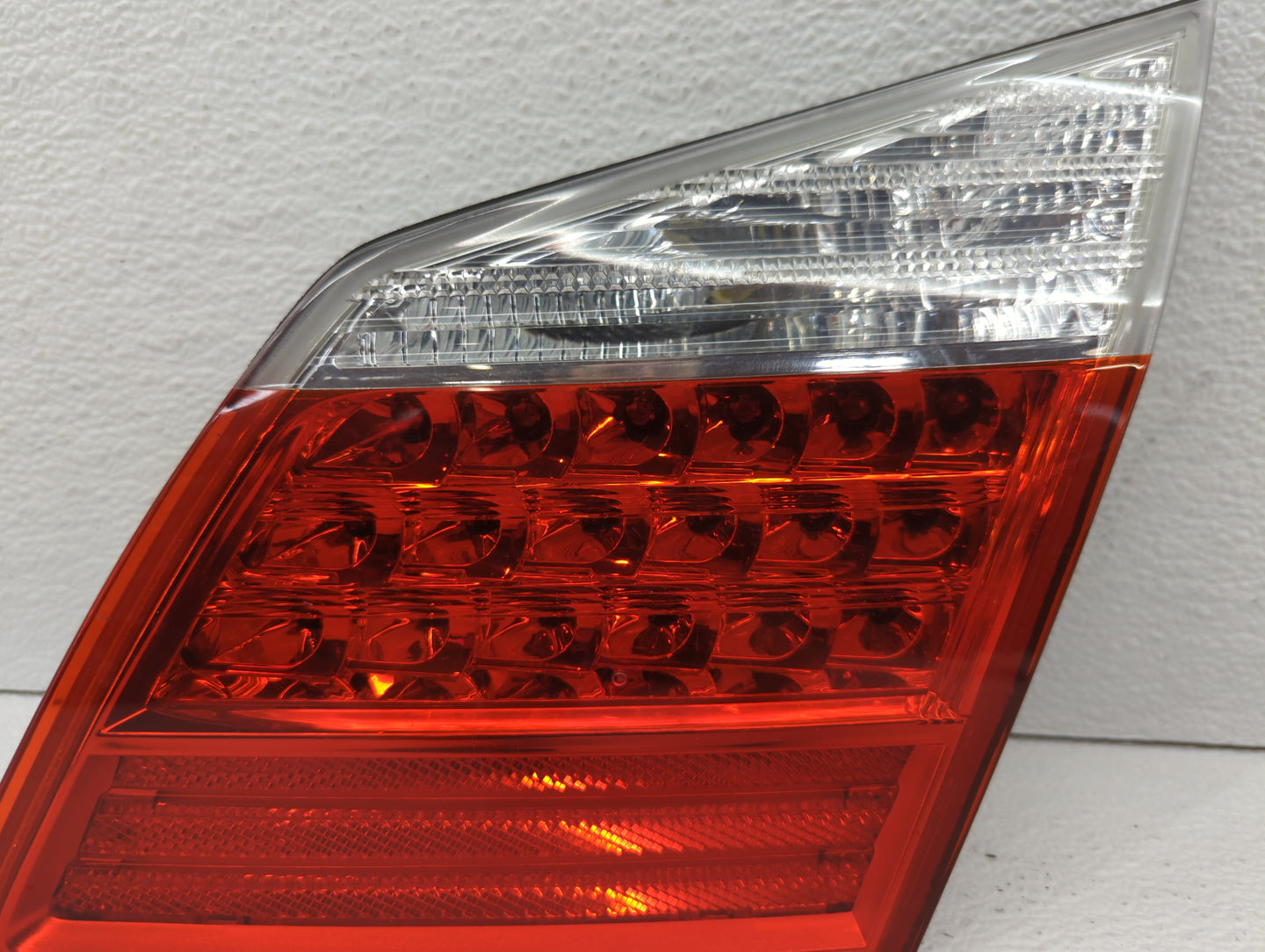 2000-2001 Toyota Camry Tail Light Assembly Driver Left OEM P/N:12215 Fits Fits 2000 2001 OEM Used Auto Parts - Oemusedautopa