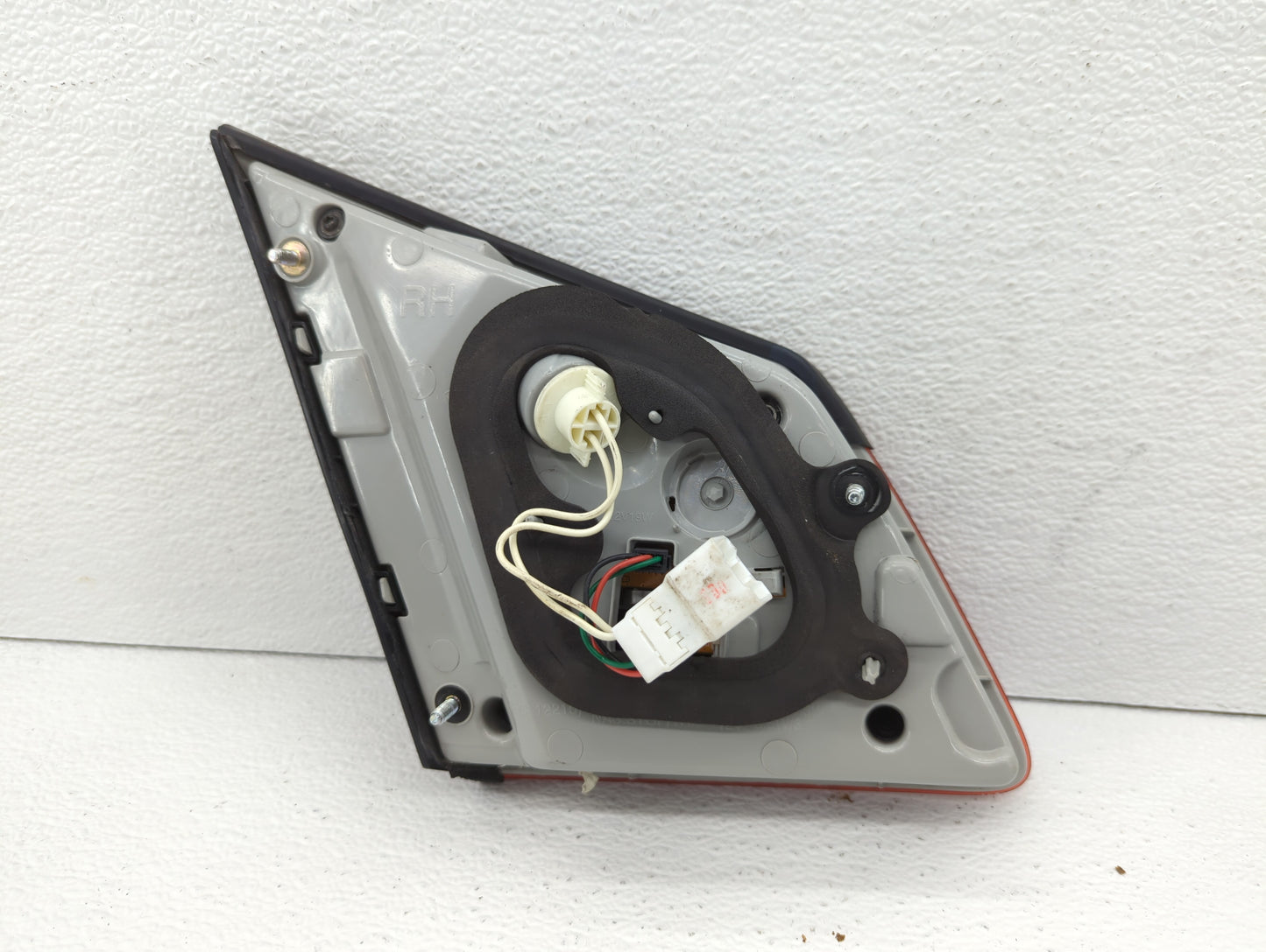 2000-2001 Toyota Camry Tail Light Assembly Driver Left OEM P/N:12215 Fits Fits 2000 2001 OEM Used Auto Parts - Oemusedautopa