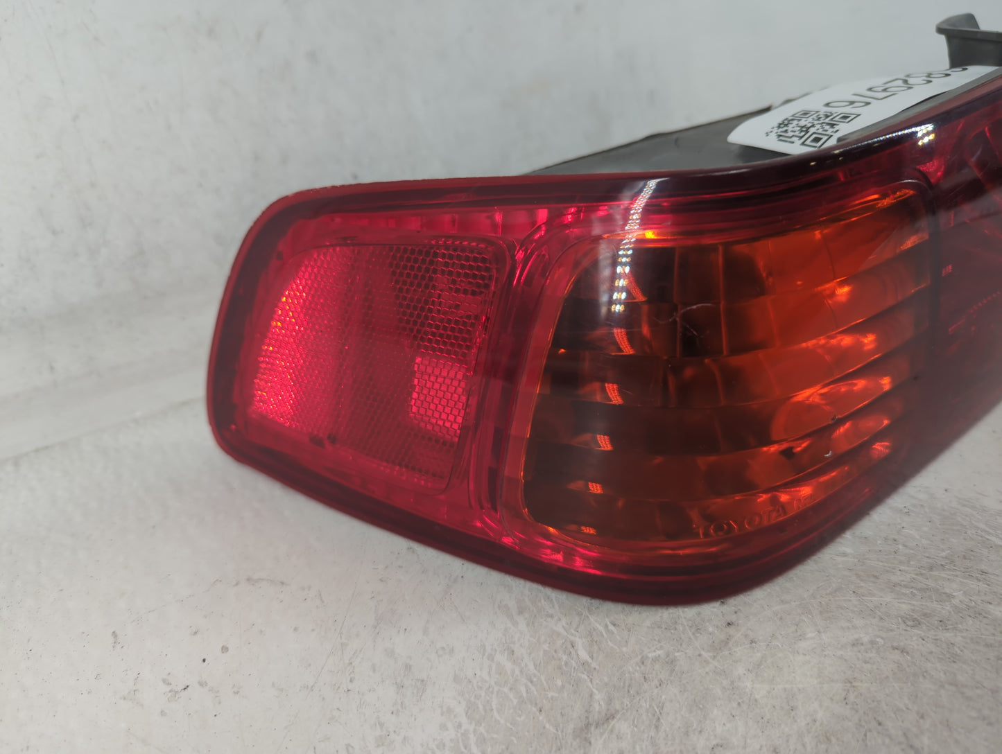 2000-2001 Toyota Camry Tail Light Assembly Passenger Right OEM Fits Fits 2000 2001 OEM Used Auto Parts - Oemusedautoparts1.c