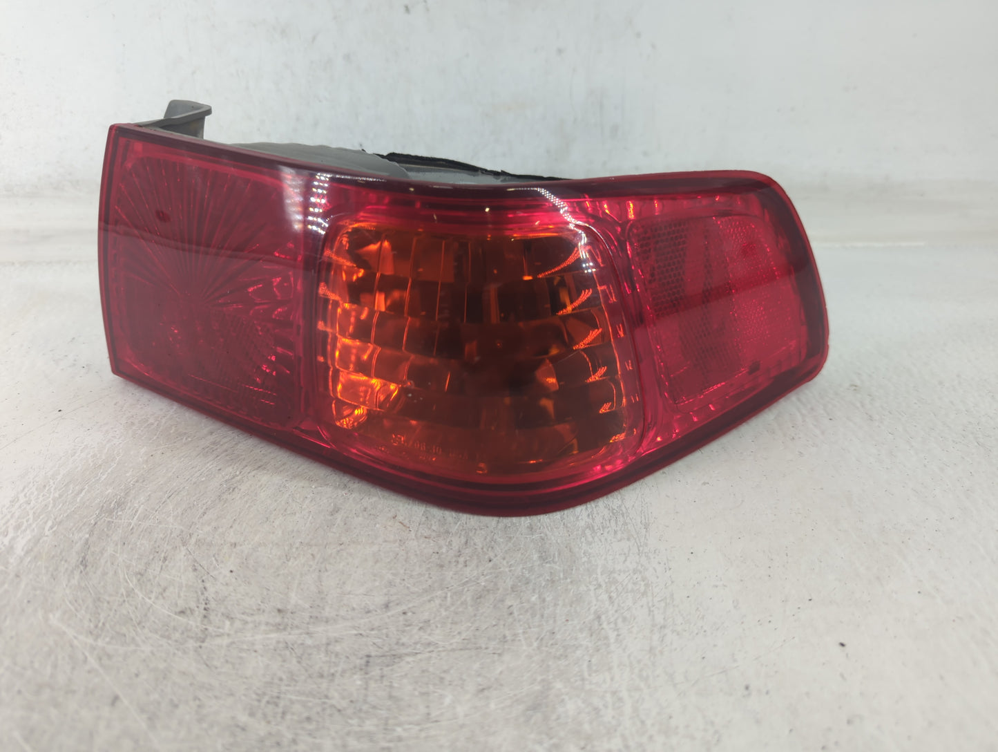 2000-2001 Toyota Camry Tail Light Assembly Driver Left OEM Fits Fits 2000 2001 OEM Used Auto Parts - Oemusedautoparts1.com