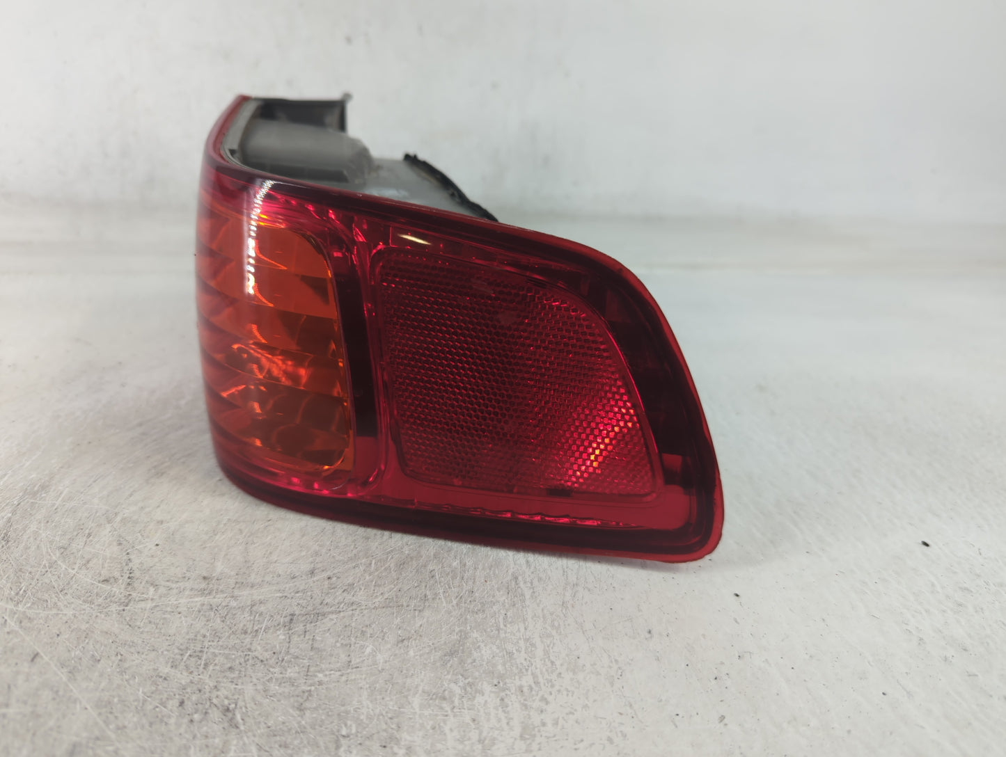 2000-2001 Toyota Camry Tail Light Assembly Driver Left OEM Fits Fits 2000 2001 OEM Used Auto Parts - Oemusedautoparts1.com