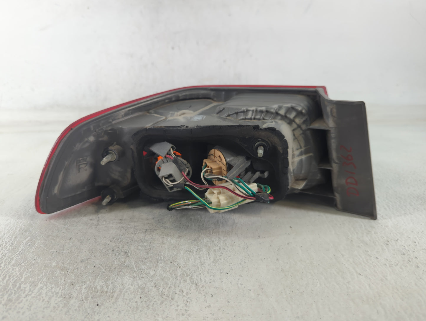 2000-2001 Toyota Camry Tail Light Assembly Driver Left OEM Fits Fits 2000 2001 OEM Used Auto Parts - Oemusedautoparts1.com