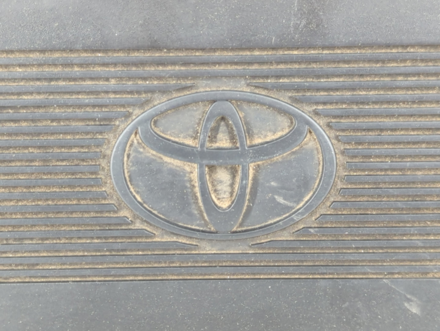 2000 Toyota Camry Engine Cover - Oemusedautoparts1.com