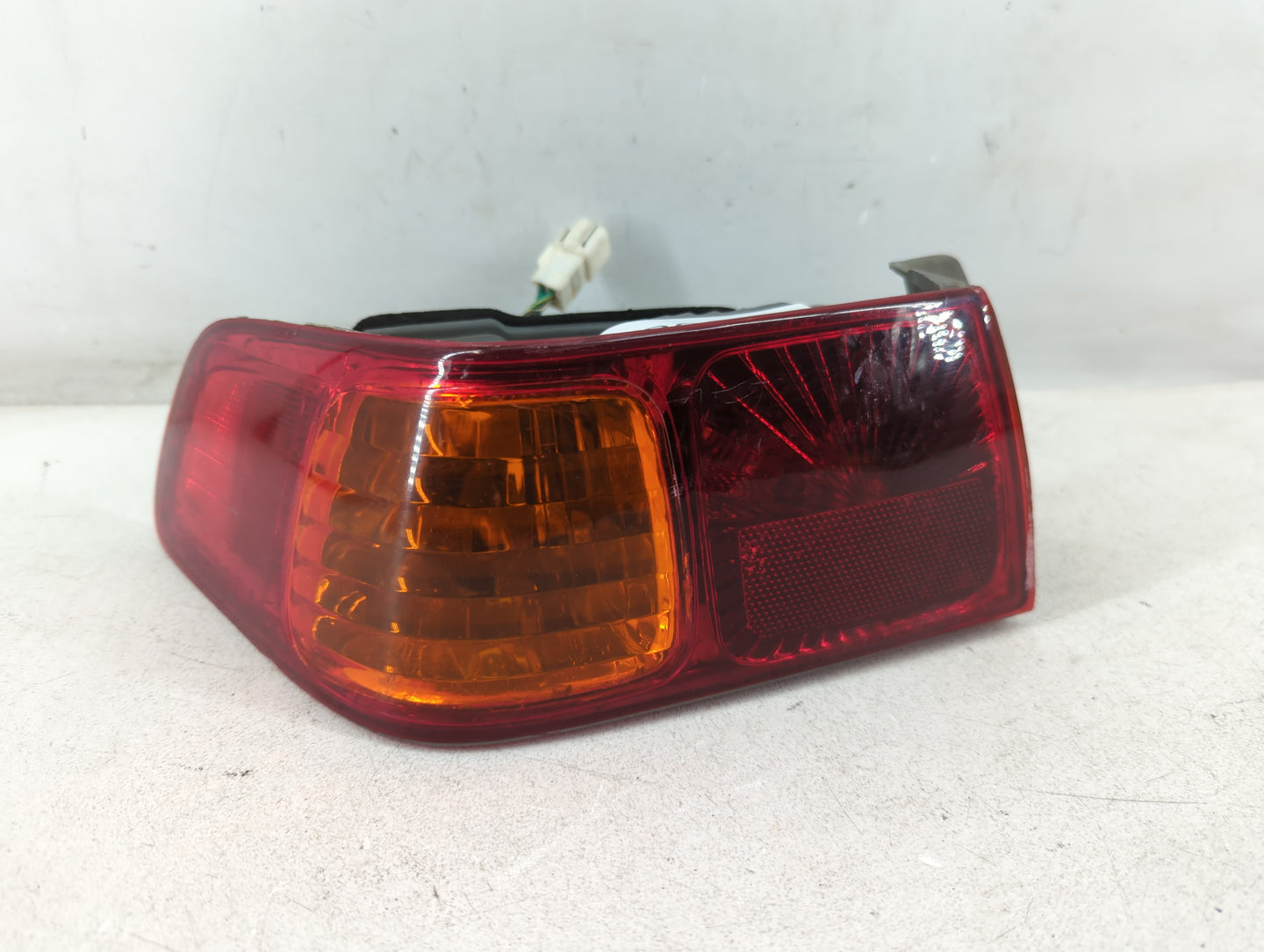 2000 Toyota Camry Tail Light Assembly Passenger Right OEM P/N:08-312-1933L-F Fits OEM Used Auto Parts - Oemusedautoparts1.co