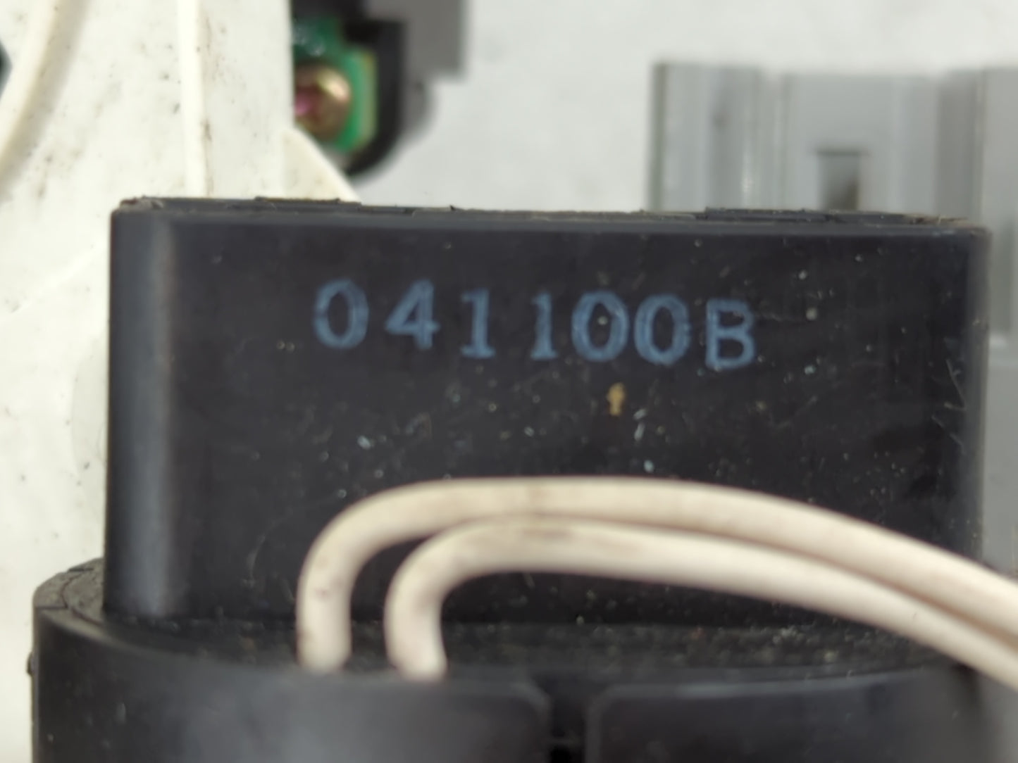 2000 Toyota Camry Climate Control Module Temperature AC/Heater Replacement P/N:041100B Fits OEM Used Auto Parts - Oemusedaut