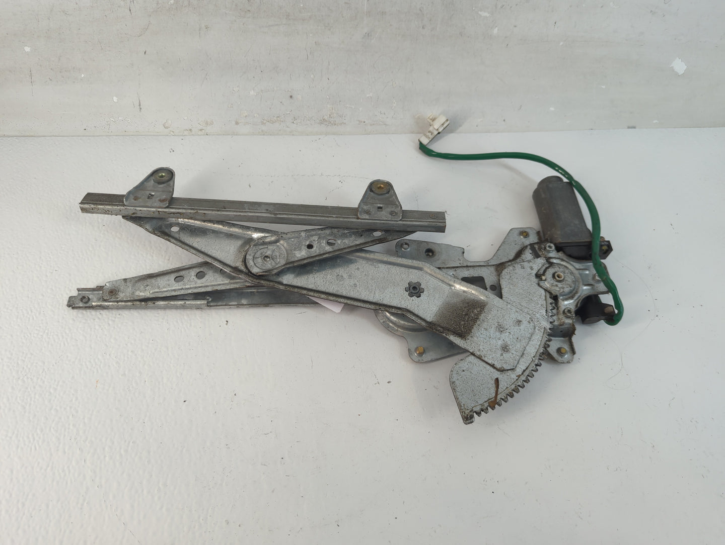 1997-2001 Toyota Camry Passenger Rear Right Power Window Motor - Oemusedautoparts1.com