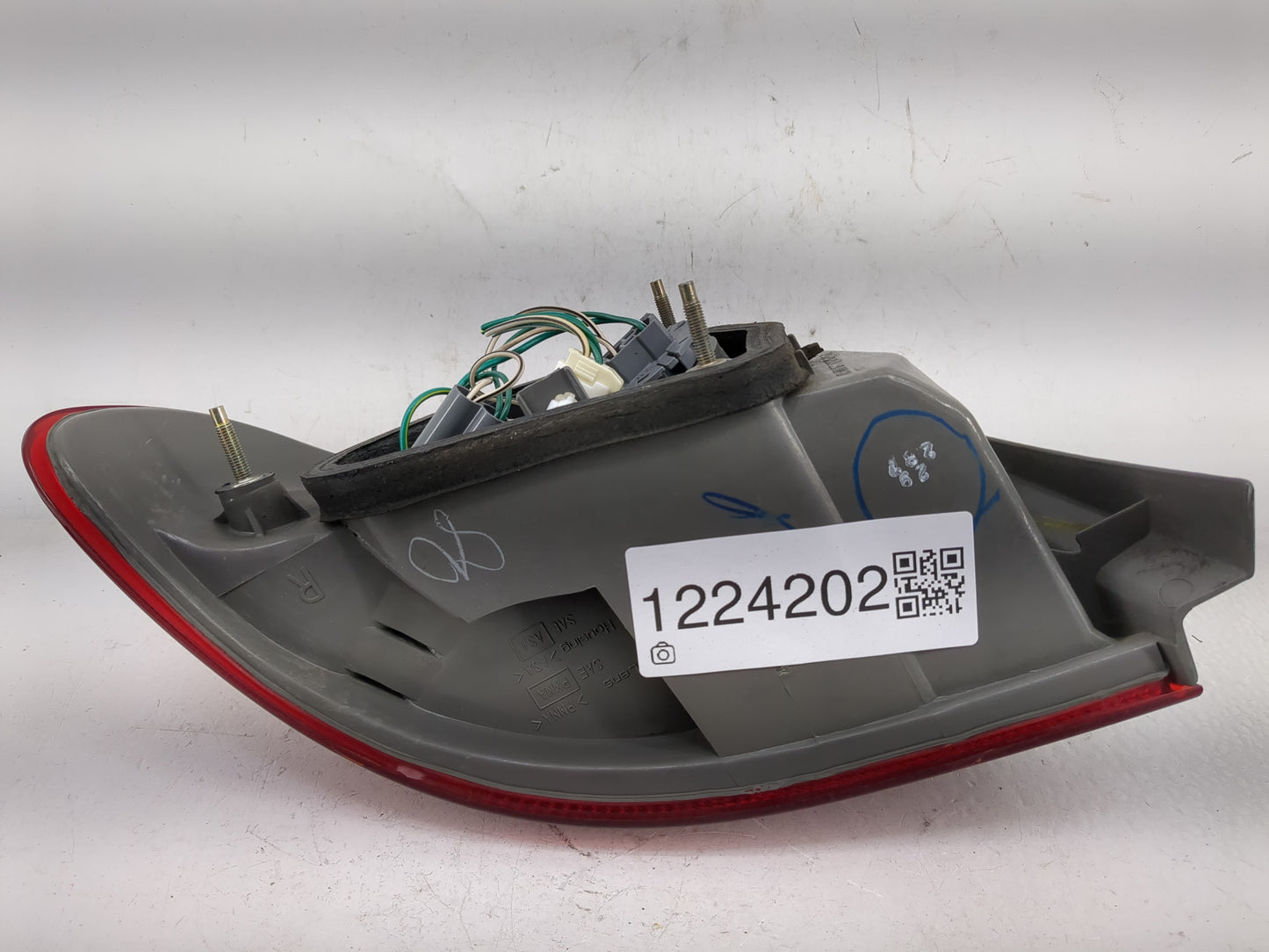 1998-2002 Toyota Corolla Tail Light Assembly Passenger Right OEM Fits Fits 1998 1999 2000 2001 2002 OEM Used Auto Parts - Oe
