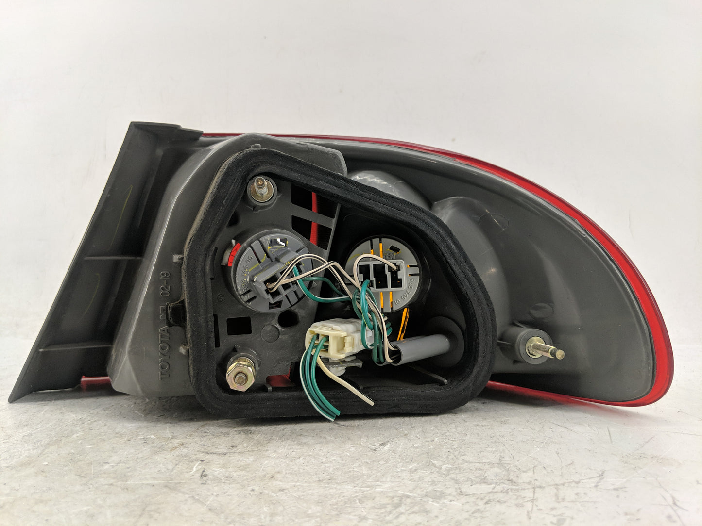 1998-2002 Toyota Corolla Tail Light Assembly Driver Left OEM P/N:938 744 00 Fits Fits 1998 1999 2000 2001 2002 OEM Used Auto