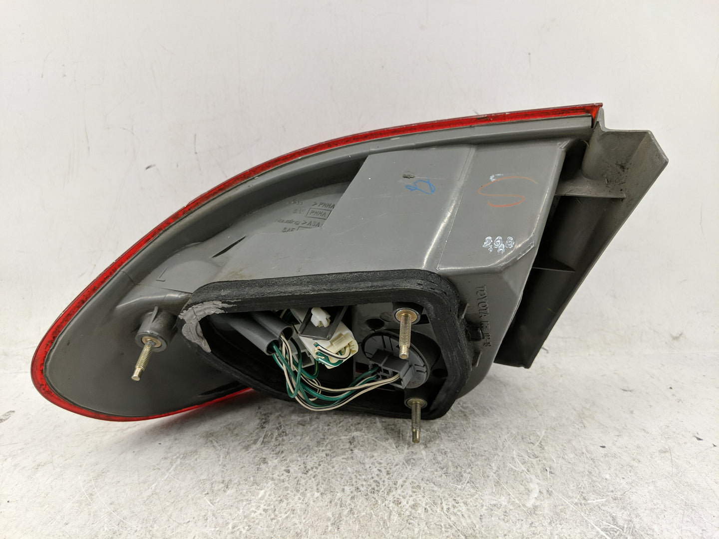 1998-2002 Toyota Corolla Tail Light Assembly Driver Left OEM Fits Fits 1998 1999 2000 2001 2002 OEM Used Auto Parts - Oemuse