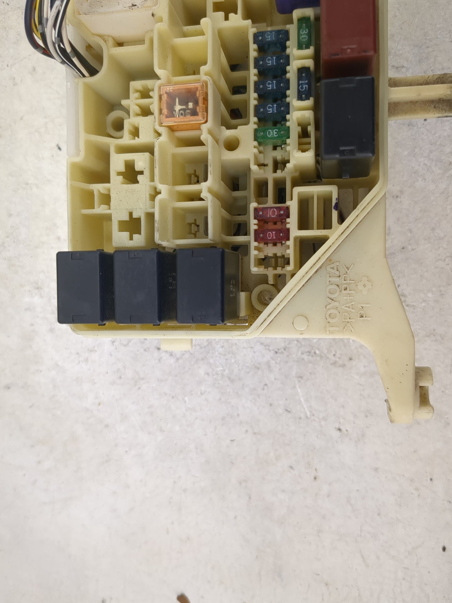 2000-2002 Toyota Echo Fusebox Fuse Box Panel Relay Module Fits Fits 2000 2001 2002 OEM Used Auto Parts - Oemusedautoparts1.c