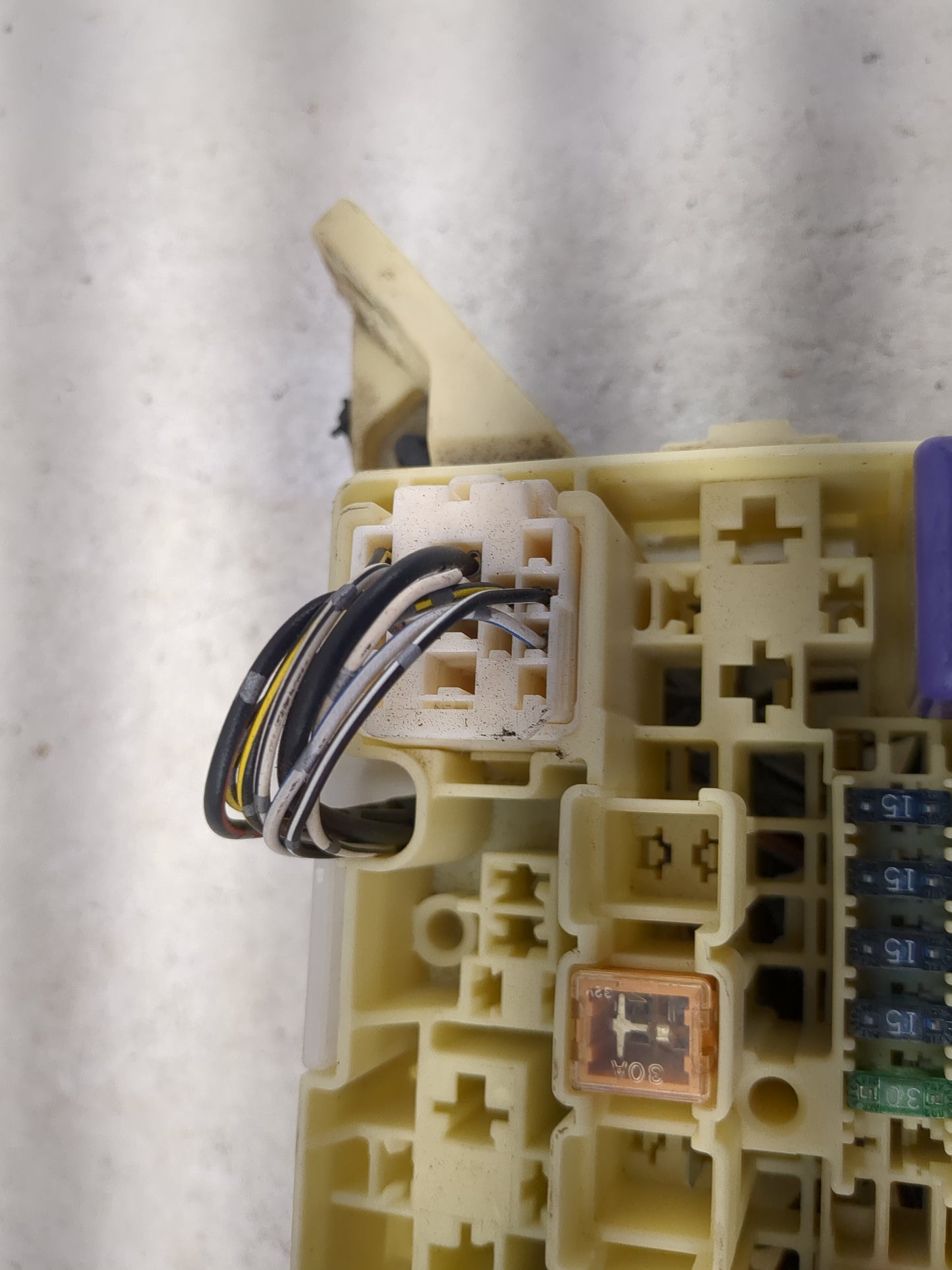 2000-2002 Toyota Echo Fusebox Fuse Box Panel Relay Module Fits Fits 2000 2001 2002 OEM Used Auto Parts - Oemusedautoparts1.c