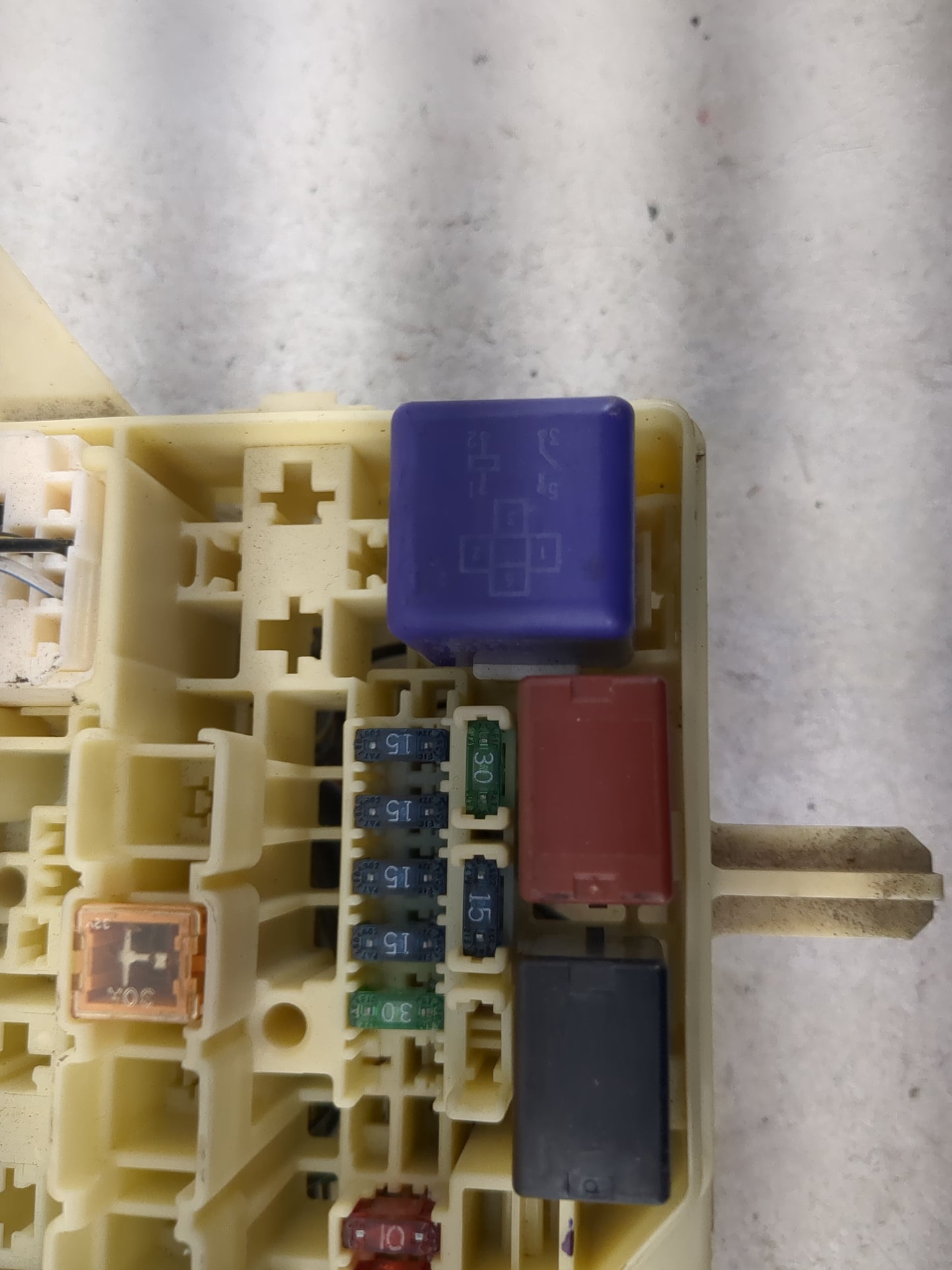 2000-2002 Toyota Echo Fusebox Fuse Box Panel Relay Module Fits Fits 2000 2001 2002 OEM Used Auto Parts - Oemusedautoparts1.c