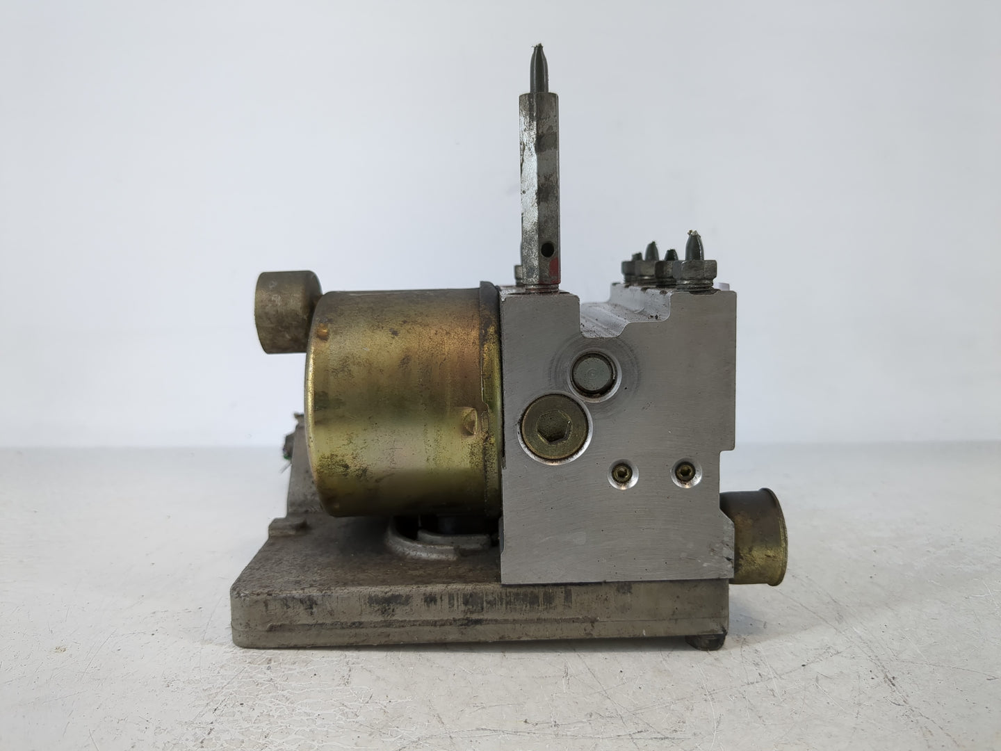 1998-2001 Toyota Sienna ABS Pump Control Module Replacement P/N:44510 08010 Fits Fits 1998 1999 2000 2001 OEM Used Auto Part